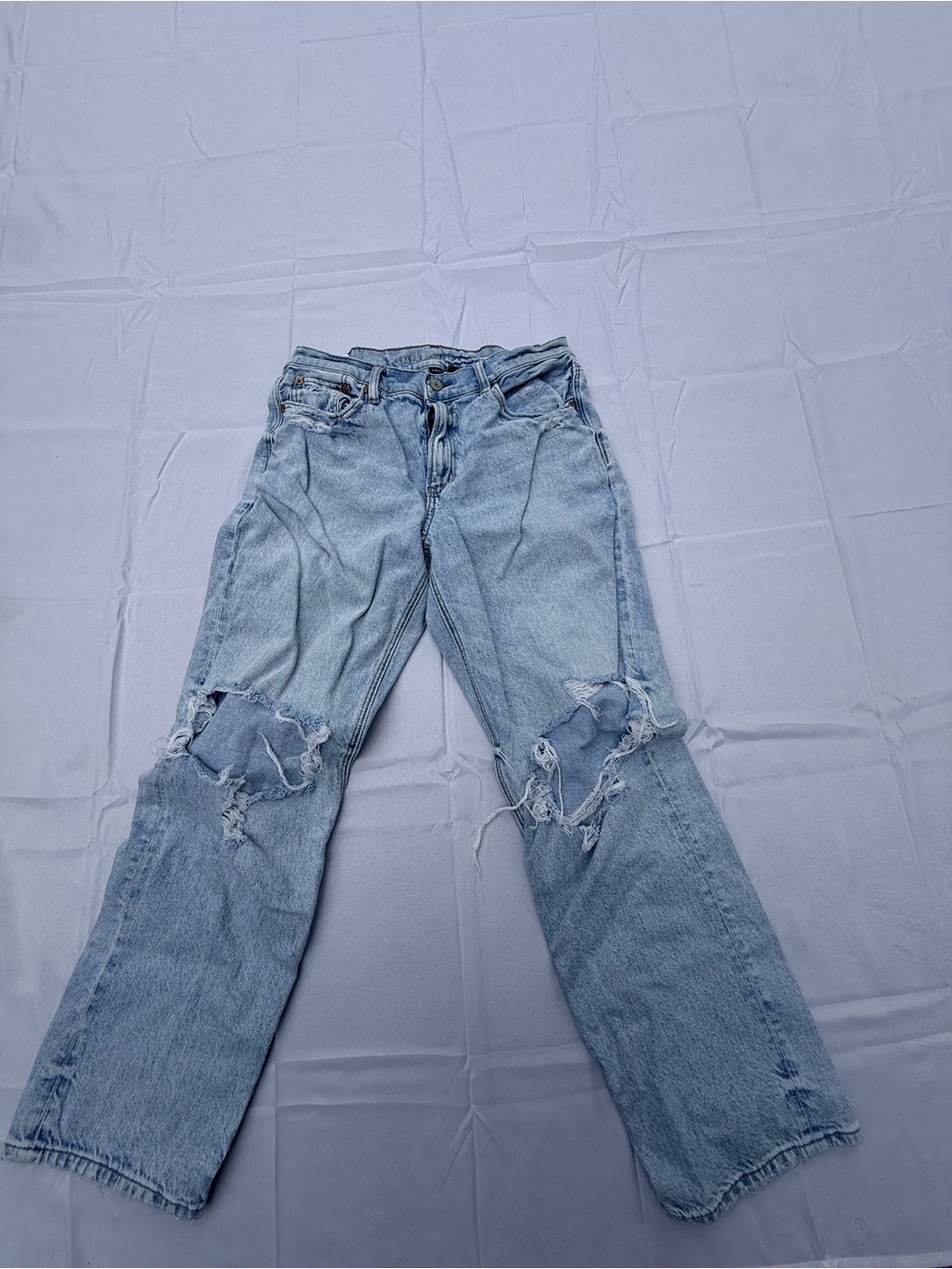 #52 size(6) American eagle Light Blue Distressed Women's Jeans